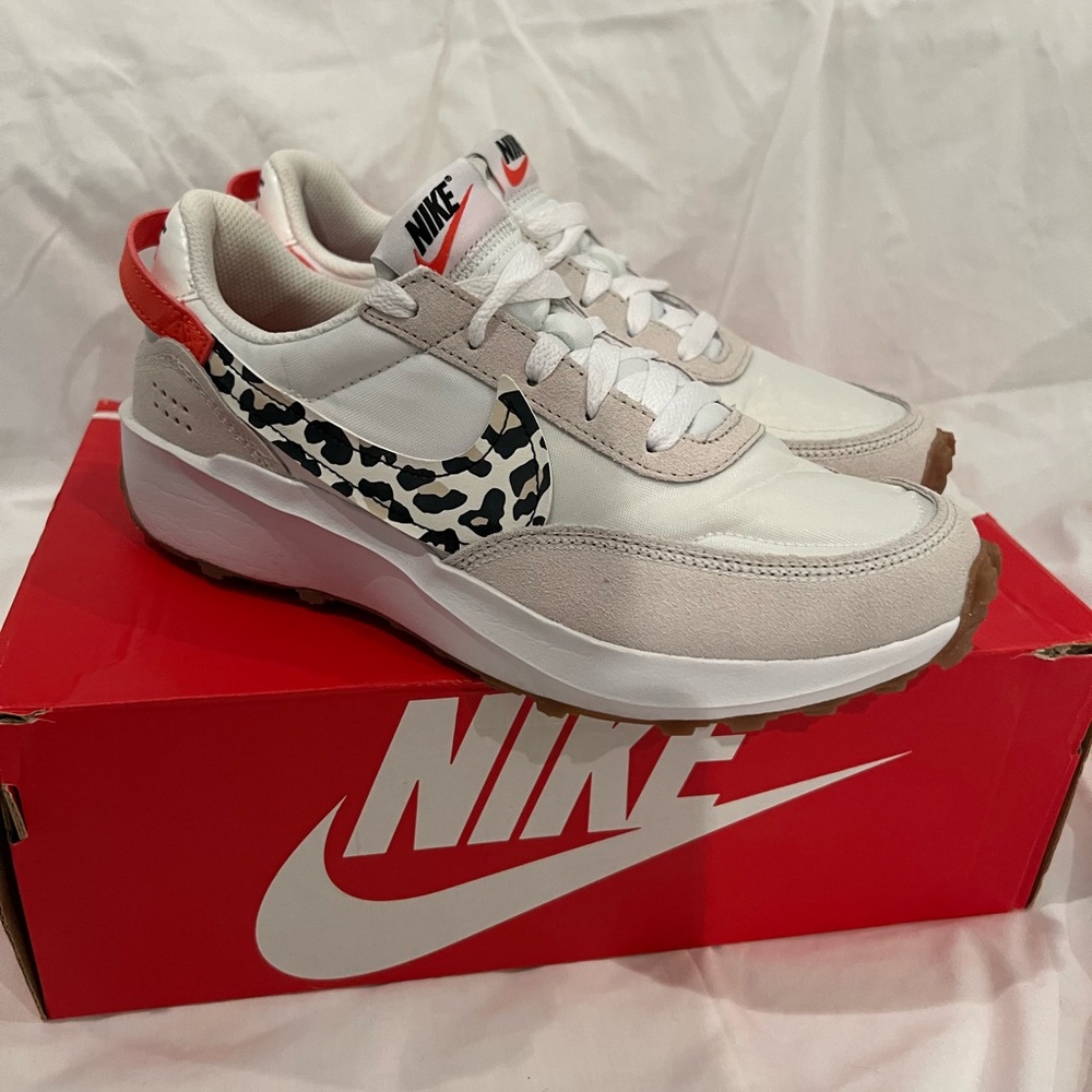 Nike New Nike Waffle Debut